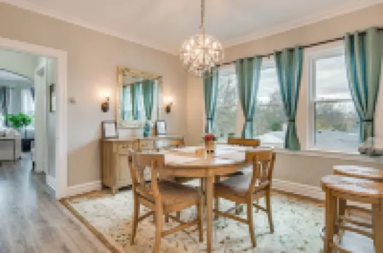 Family Apartment w/ Deck + Yard Near Northwestern Hotels in Skokie