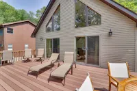 Large Deck + Resort Amenities: Lake Ariel Retreat - Wifi