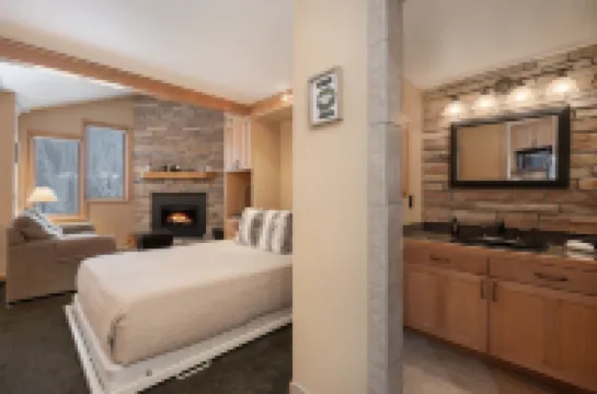 Iron Horse C5083 開間臥室公寓由RedAwning提供