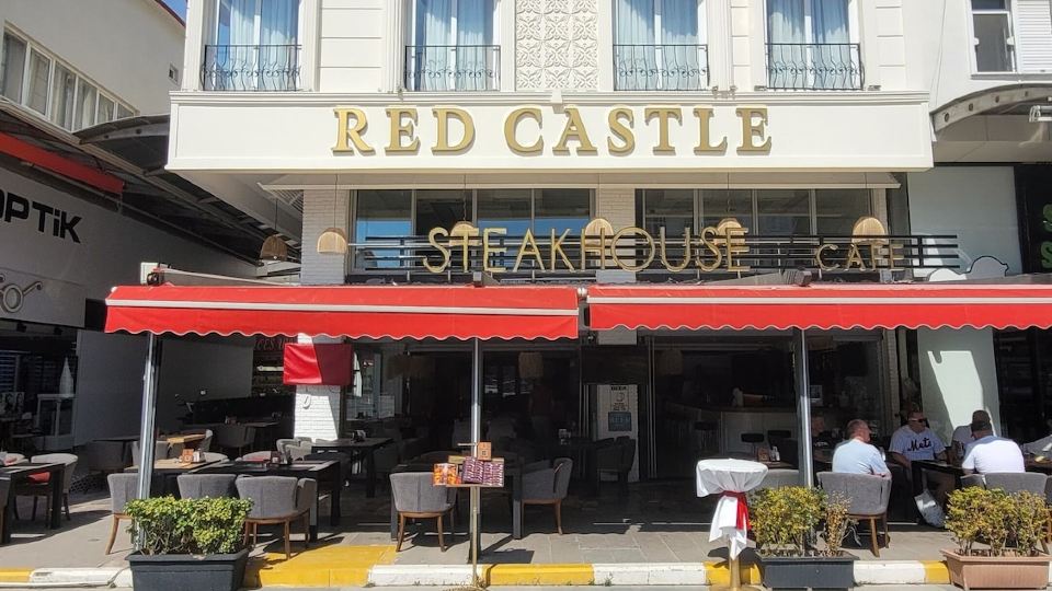 Red Castle Hotel & Pub