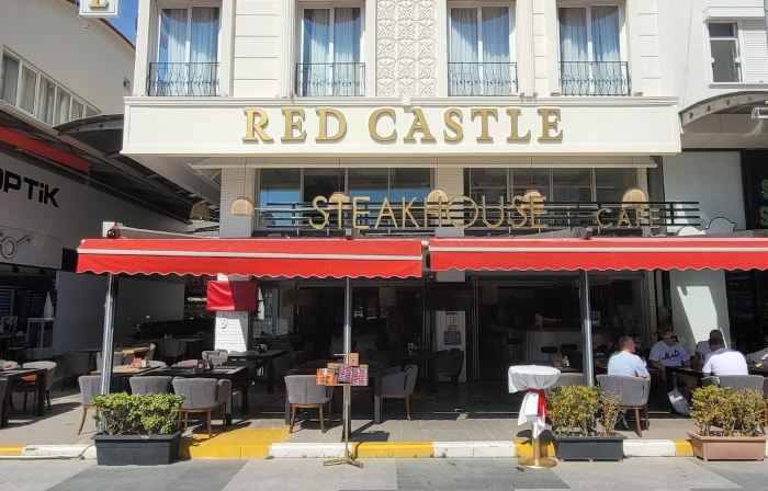 Red Castle Hotel & Pub