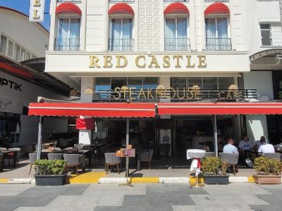 Red Castle Hotel & Pub