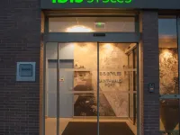 Ibis Styles Saint-Malo Port Hotels near La Cité