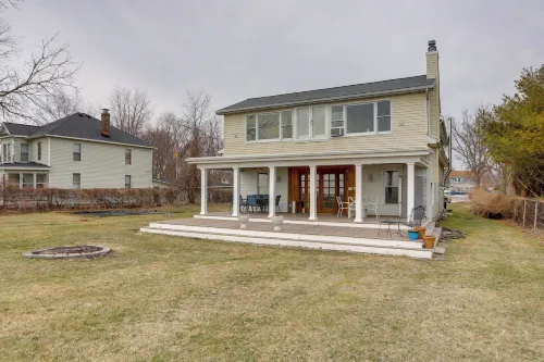 Spacious Lakefront House w/ Backyard Fire Pit - Wifi