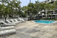 Kailua-Kona Condo w/ Lanai, Walk to Beach + Pier! - Spa