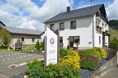 Weingut H. Gindorf und Gästehaus Hotels in der Nähe von Weingut Schloss Lieser