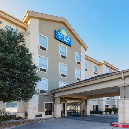 Days Inn & Suites by Wyndham San Antonio Near Frost Bank Ctr