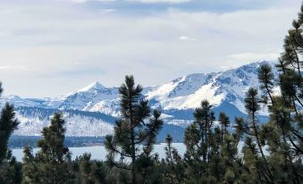 2 Mi to Heavenly Mountain: Tahoe Retreat w/ Views