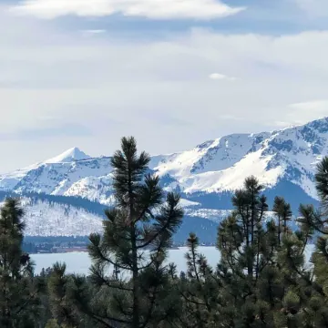2 Mi to Heavenly Mountain: Tahoe Retreat w/ Views