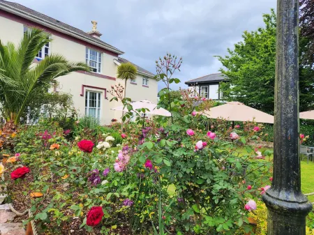 Rose Court Holiday Apartments Отели рядом со станцией Torquay Railway Station