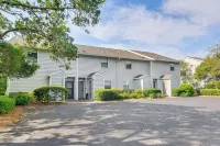 'Almond Grove Cottage' w/ Patio: Walk to Beach! - Badekar