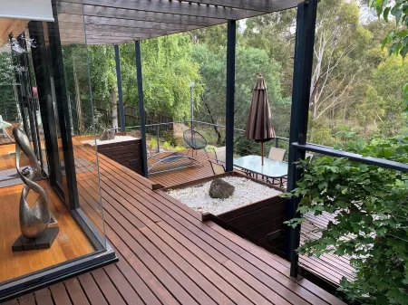Centrally located 2-bedroom luxury pet friendly villa in Australia’s spa country