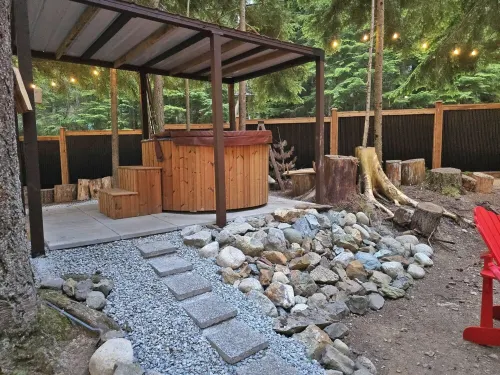 Magic Mushroom A-Frame Cabin with wood-burning hottub