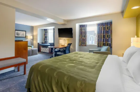 Clarion Pointe Staunton East Hoteles en 