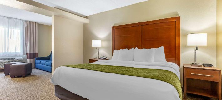 Comfort Inn & Suites Phoenix North - Deer Valley Hotels in Phoenix