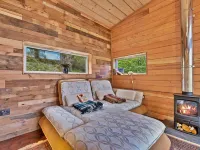 Cosagach Falls Cabin Hotels near Golden Retriever Statue