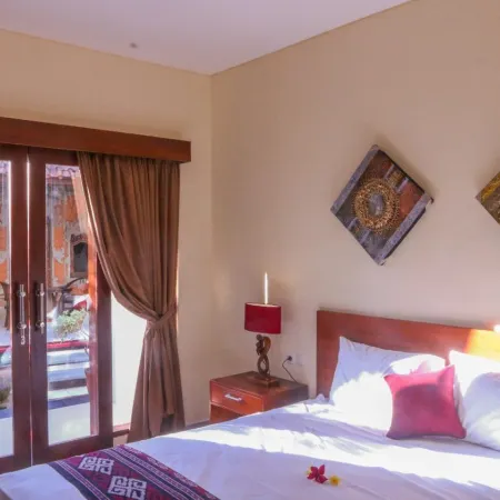 Sekar Waru Homestay Отели рядом с достопримечательностью «Пляж Мертасари»