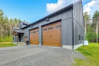 Brantingham Home: ATV & Snowmobile Trails On-site! - Homestays