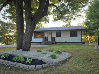 Perfect retreat for a family summer getaway on the Alexandria chain of lakes!!