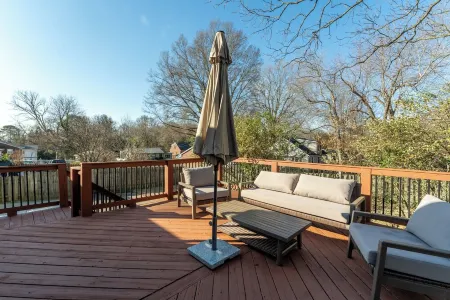 Spacious 4-bedroom house with WiFi, AC in welcoming Winston-Salem, Ardmore