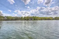 Lakeside Lodge by Avantstay Hot Tub + Dock