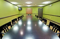 Holiday Inn Express & Suites Madison