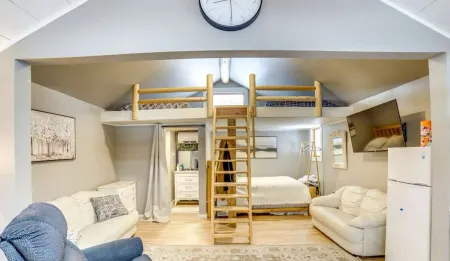 Loft Cabin #2 Отели рядом с достопримечательностью «Парк штата Ньюейго»