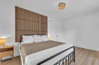 Sunroom~ 500mbps ~record player ~Office ~Keurig