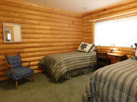 4 Bedroom in the Village of Cloudcroft! Отели в г. Клаудкрофт