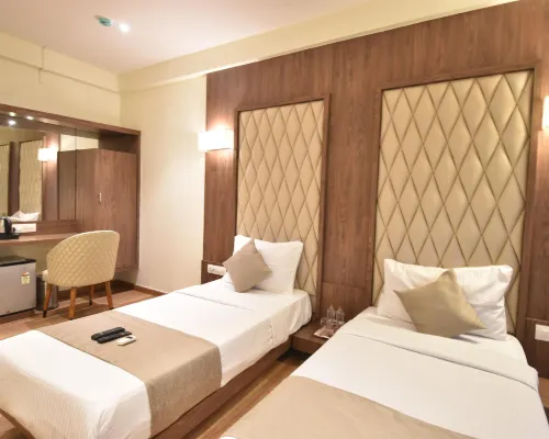 The Aarya A Smart Business Hotel Hotels near Bandra Train Station