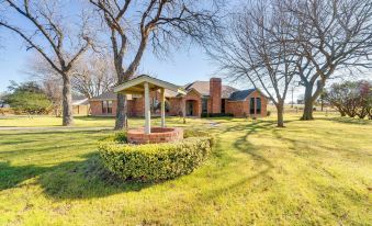 ~ 3 Mi to Dtwn: Aubrey Vacation Rental w/ Patio!