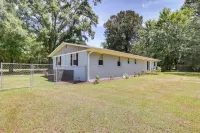 Pet-Friendly Alabama Retreat w/ Deck & Patio! - Homestays
