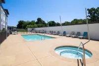 La Quinta Inn & Suites by Wyndham Muskogee - Swimmingpools