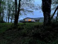 A Cozy 2-bedroom cabin with awesome private Sol Duc River's waterfront