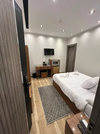 Sun and Sand Guest House Отели рядом с достопримечательностью «Pyramid of Teti»