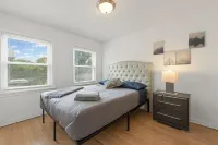 Sleeps 5, 3 Queen Beds, Centrally Located, Near Downtown KC & County Club Plaza