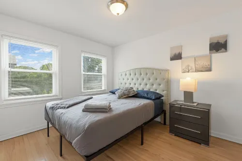 Sleeps 5, 3 Queen Beds, Centrally Located, Near Downtown KC & County Club Plaza