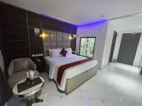 Carlton Swiss Luxury Residency - balcon