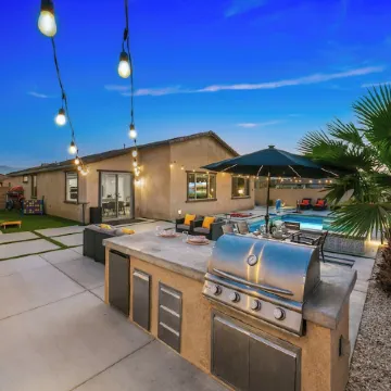 New Pool+Spa+Games+Large BBQ+Designer+Beautiful