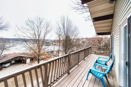 Osage Beach Getaway Lake Views Pet Friendly!