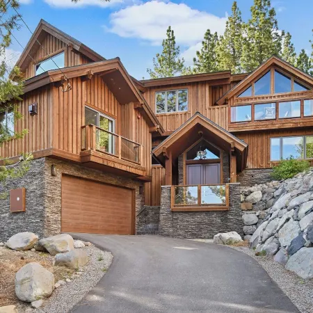 Luxury Mountain Chalet Deck w/ BBQ & Lake Views