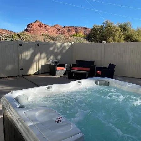 Gorgeous New Townhome with Hot Tub
