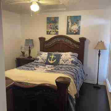 Cozy Beach Retreat with Canal Access! Rooms