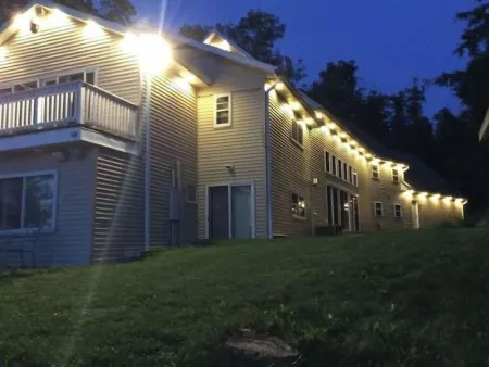 Large home on the UP's best lake! Sleeps 22! Boat to Young's Golf Course! Отели в г. Айрон