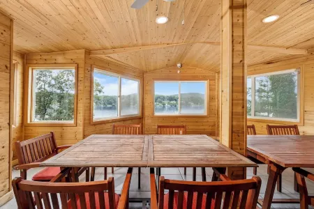 North Cliff House - Private Dock & Sauna