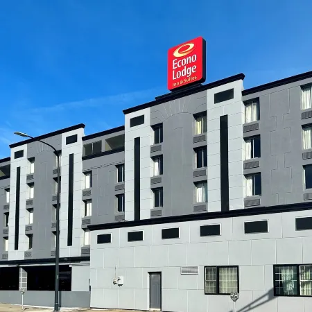 Econo Lodge Inn & Suites