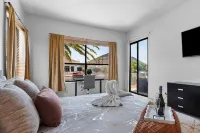 New Lakefront w/ Free Boat & Pool & Massage Chair & Near State Farm Stadium