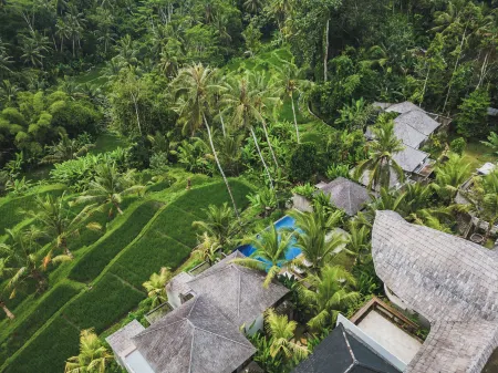 Maar Resort Ubud by Ini Vie Hospitality Отели рядом с достопримечательностью «Pura Pusering Jagat»