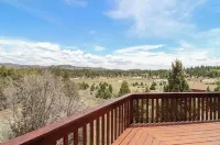 Private Luxury Cabin on 5 Acres, 4Bd 2.5ba Perfect Base Camp to N. Parks!