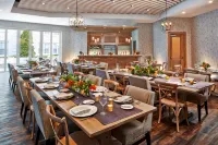 The Del Monte Lodge Renaissance Rochester Hotel & Spa فنادق في Perinton